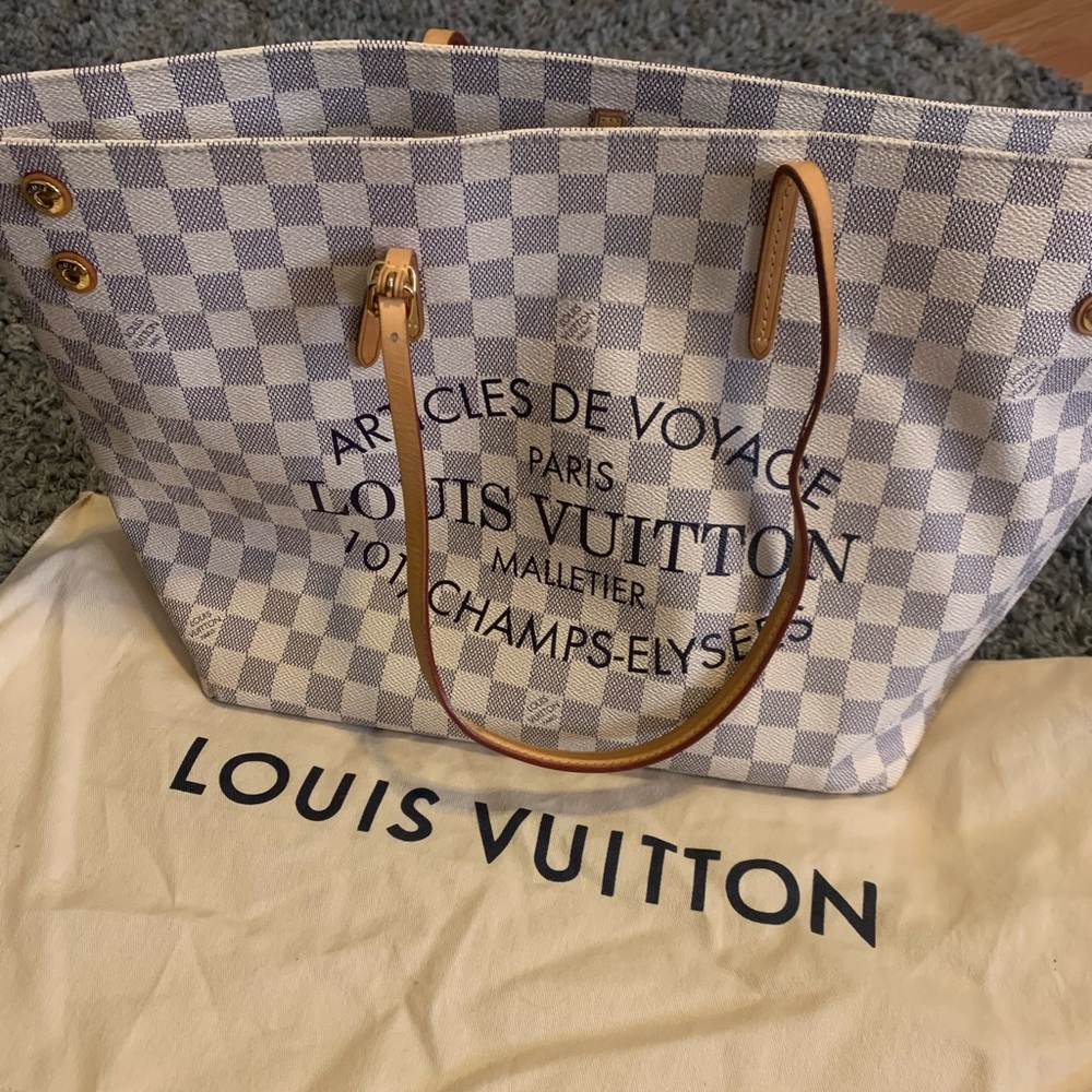 ‼️SOLD‼️LV shoulder bag